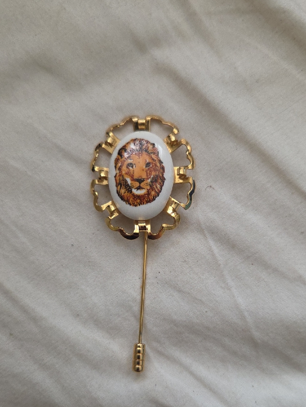 🚨Vintage Gold Lion Stick Pin with White Enamel Center